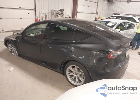 2024 Tesla Model Y Long Range Dual Motor All-Wheel Drive/Rwd z USA, uszkodzony, nr VIN 7SAYGDED3RF054296